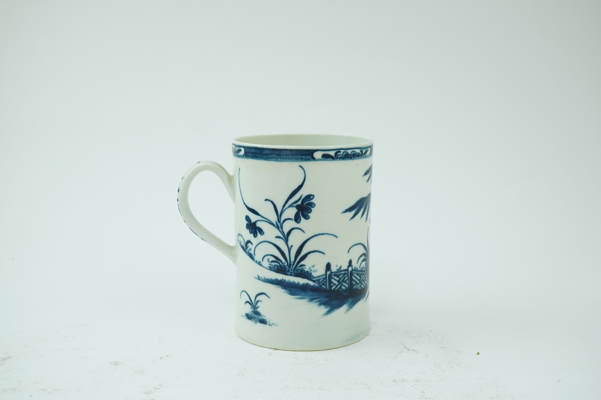 A Worcester blue and white mug decorated with the Candle Fence pattern, c.1760-1770